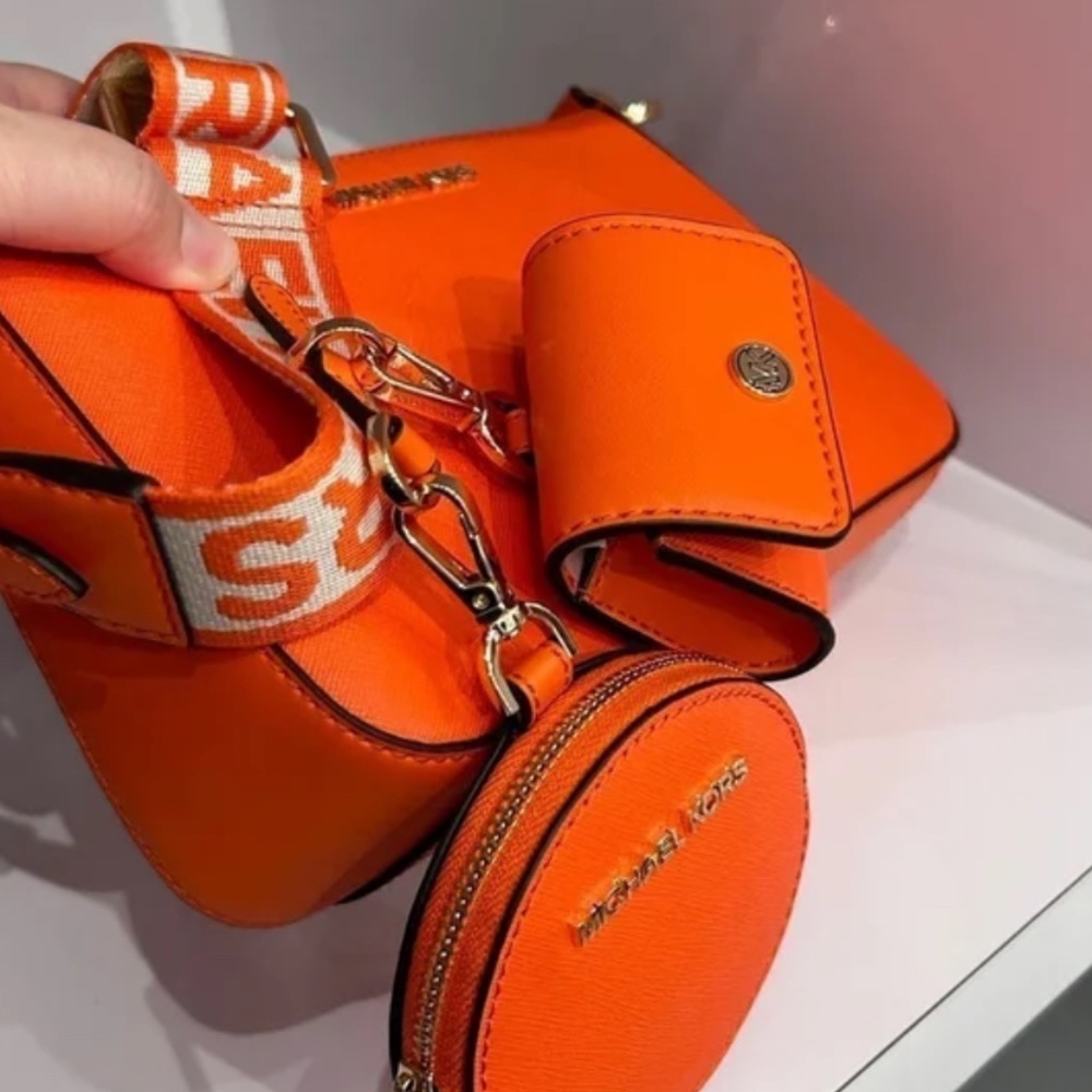 New Michael kors purse jet set crossbody with attach mk poppy - Picture 5 of 5